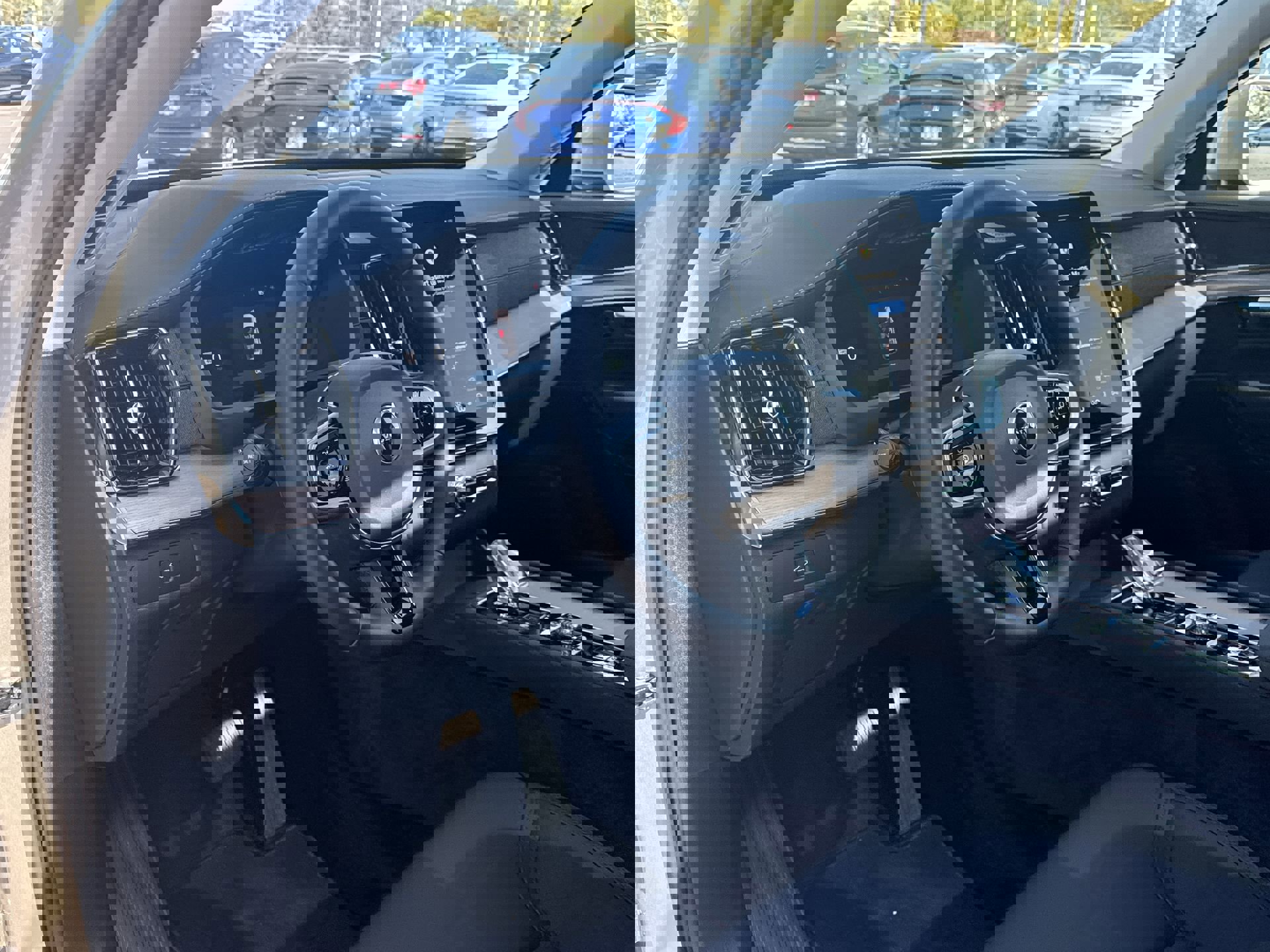 New 2026 Volvo XC90 B5 Plus w/ Protection Package image 10