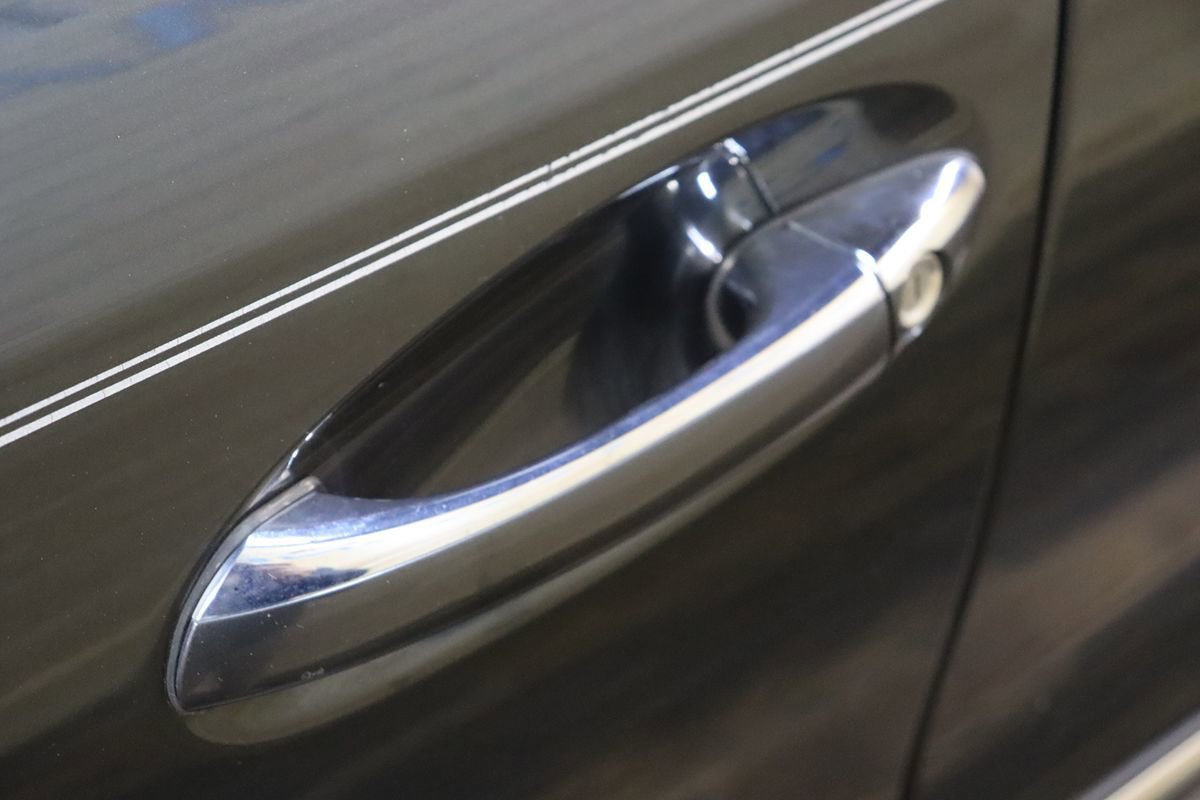 Used 2005 Mercedes-Benz E 320 CDI Sedan image 15