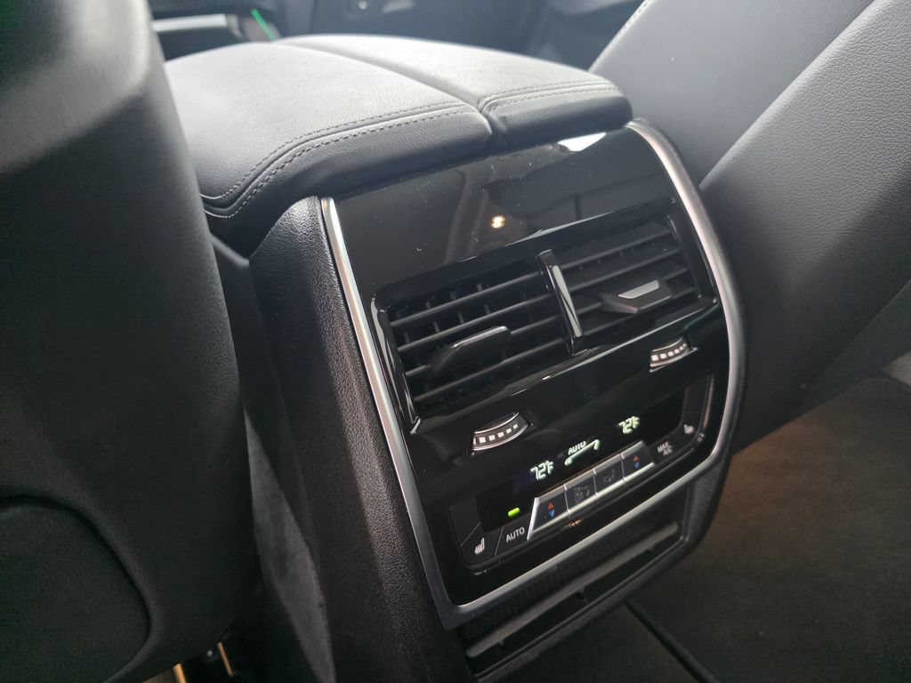Used 2025 BMW X7 xDrive40i AWD/4WD image 13