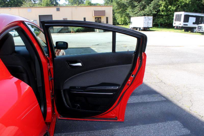 Used 2018 Dodge Charger SXT image 21