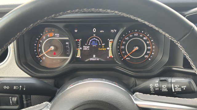 Used 2025 Jeep Wrangler Unlimited Sahara AWD/4WD image 29