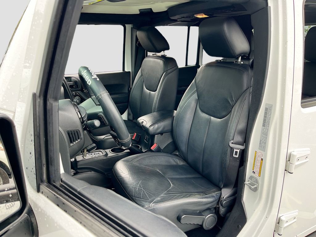 Used 2015 Jeep Wrangler Unlimited Sahara image 18