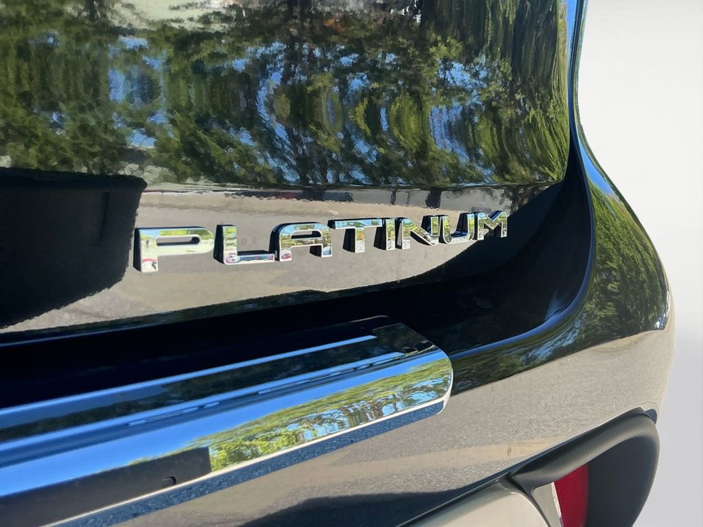 New 2025 Toyota Highlander Platinum image 16