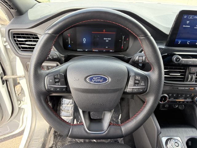 Used 2025 Ford Escape ST-Line Select AWD/4WD image 24