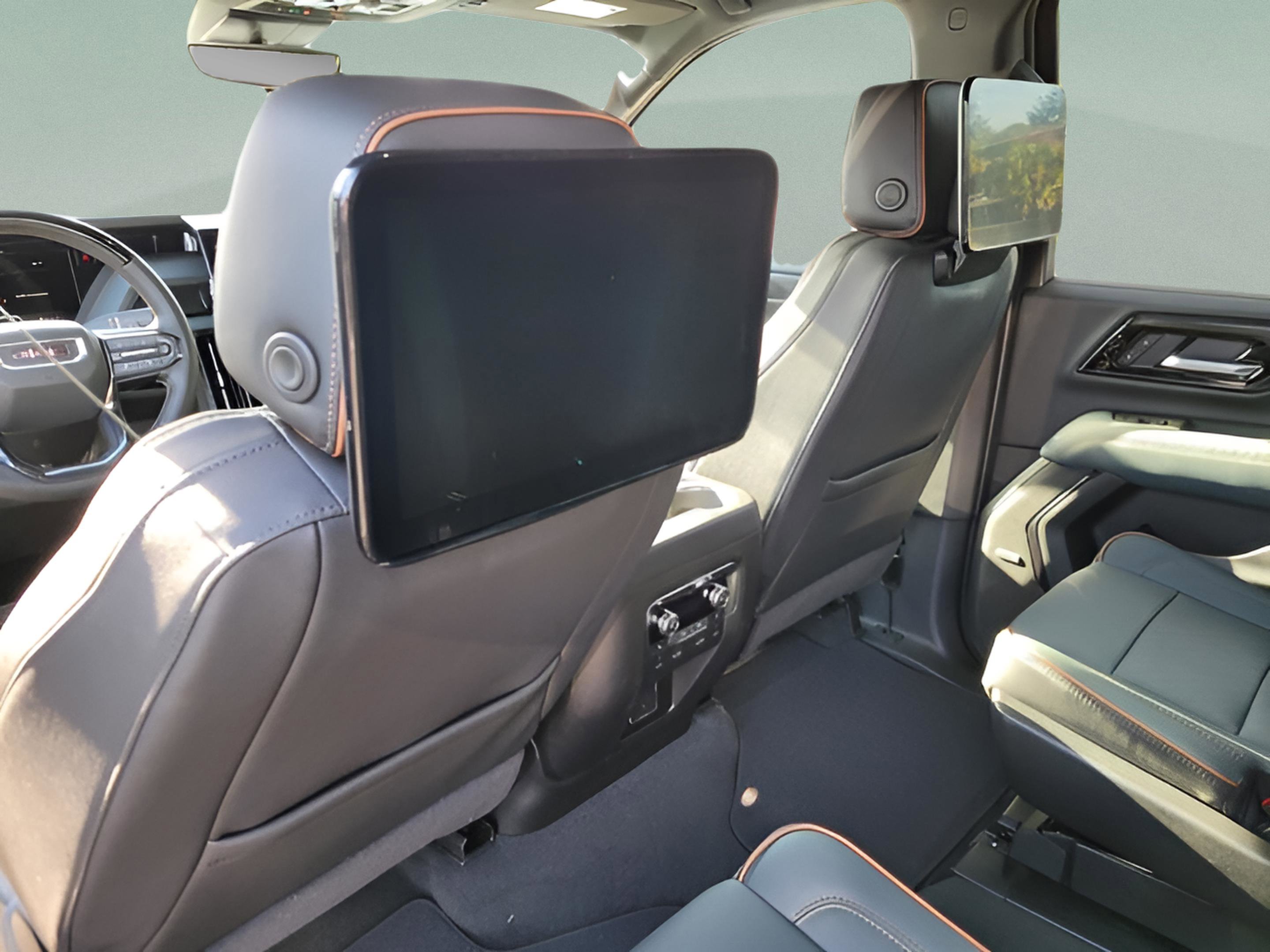 New 2026 GMC Yukon XL AT4 w/ AT4 Premium Plus Package image 18