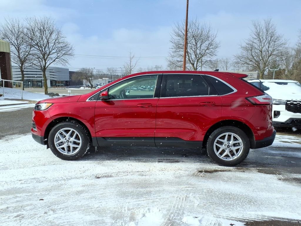 Used 2024 Ford Edge SEL w/ Convenience Package image 2