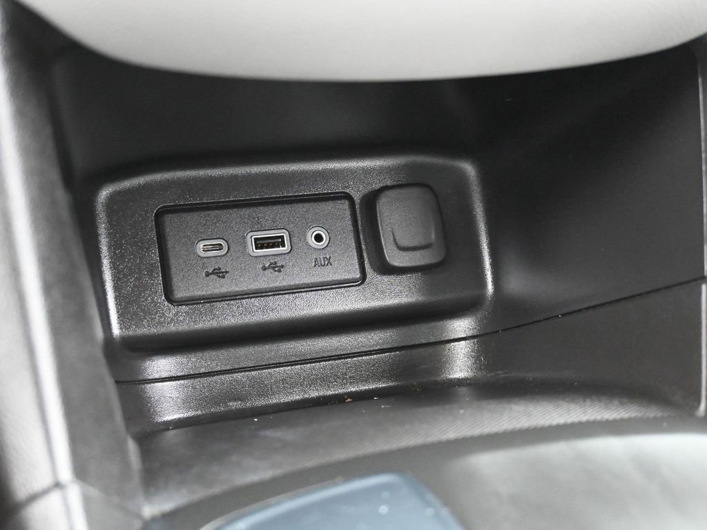 Used 2021 Chevrolet Equinox LS image 23