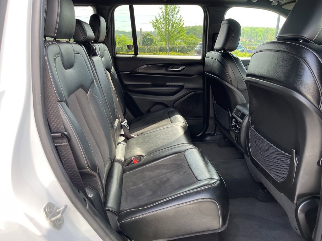 Used 2024 Jeep Grand Cherokee Altitude image 22