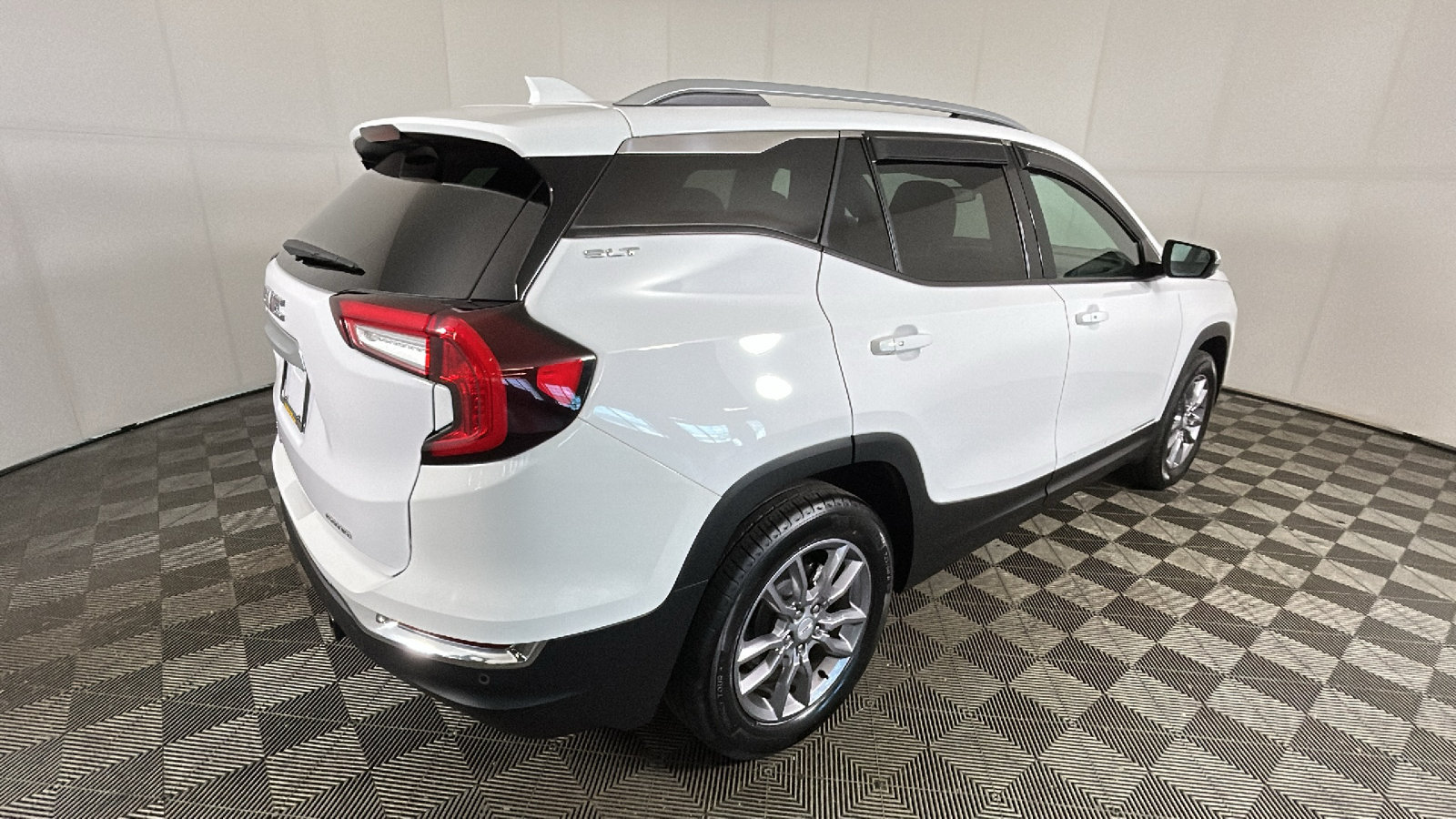 Used 2023 GMC Terrain SLT AWD/4WD image 3