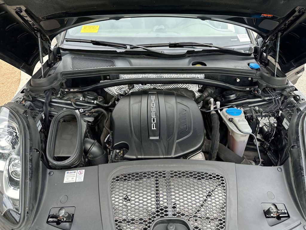 Used 2018 Porsche Macan Sport Edition AWD/4WD image 16