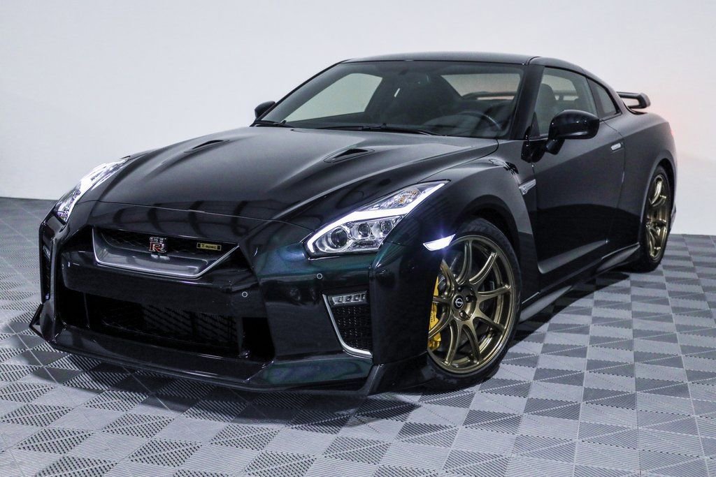 Used 2021 Nissan GT-R Premium image 11
