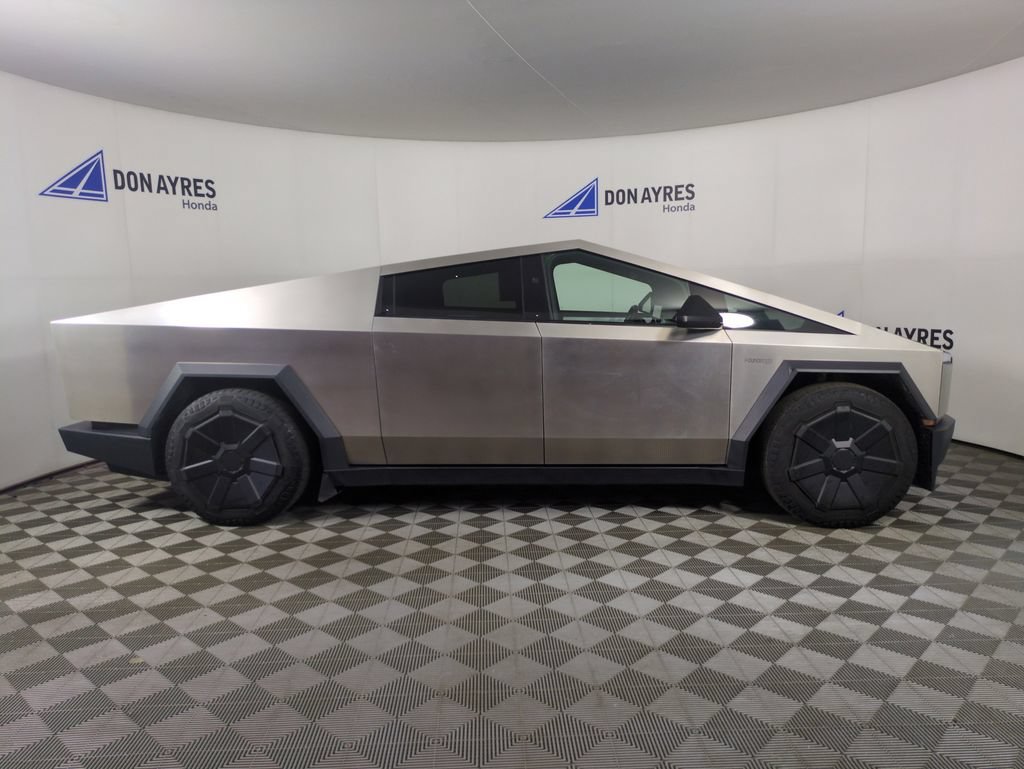 Used 2024 Tesla Cybertruck AWD Crew Cab image 8