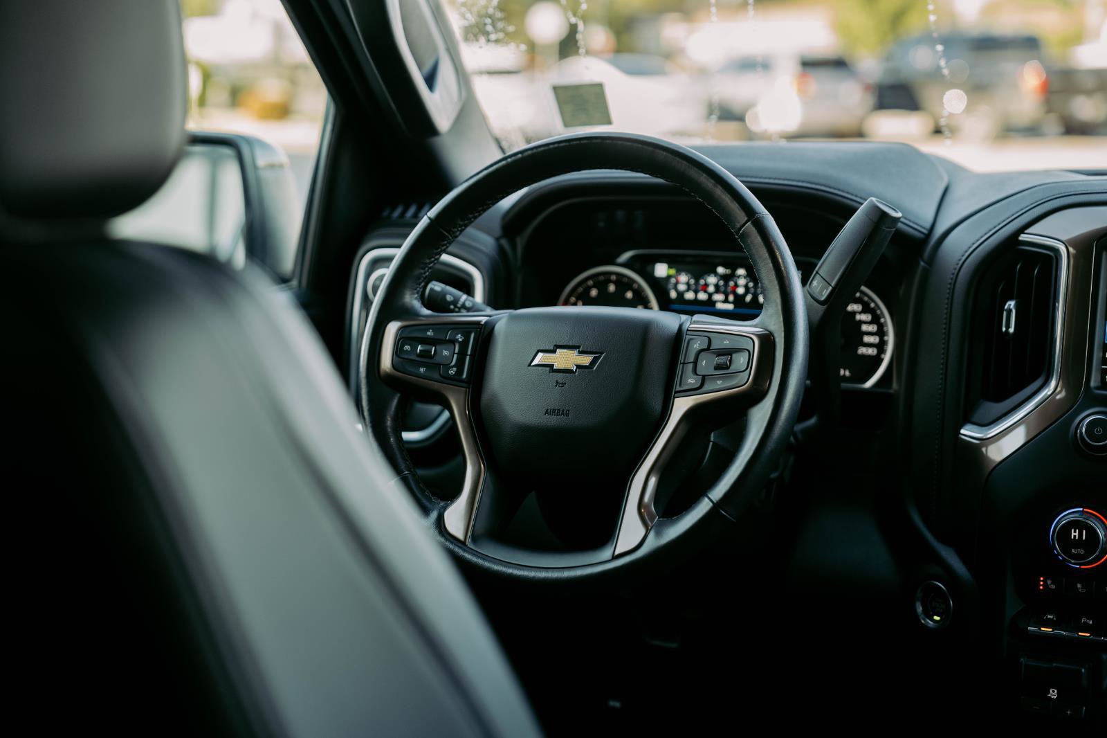 Used 2021 Chevrolet Silverado 1500 High Country w/ Technology Package image 12