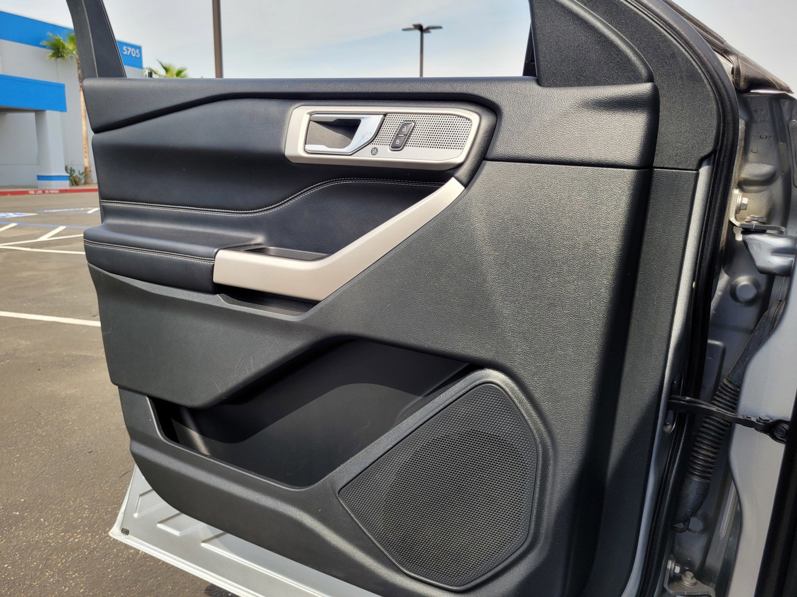 Used 2023 Ford Explorer Limited image 25