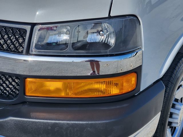 Used 2025 Chevrolet Express 2500 w/ Driver Convenience Package RWD image 9