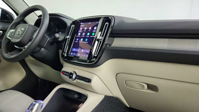 New 2026 Volvo XC40 B5 Plus w/ Protection Package Premier AWD/4WD image 33