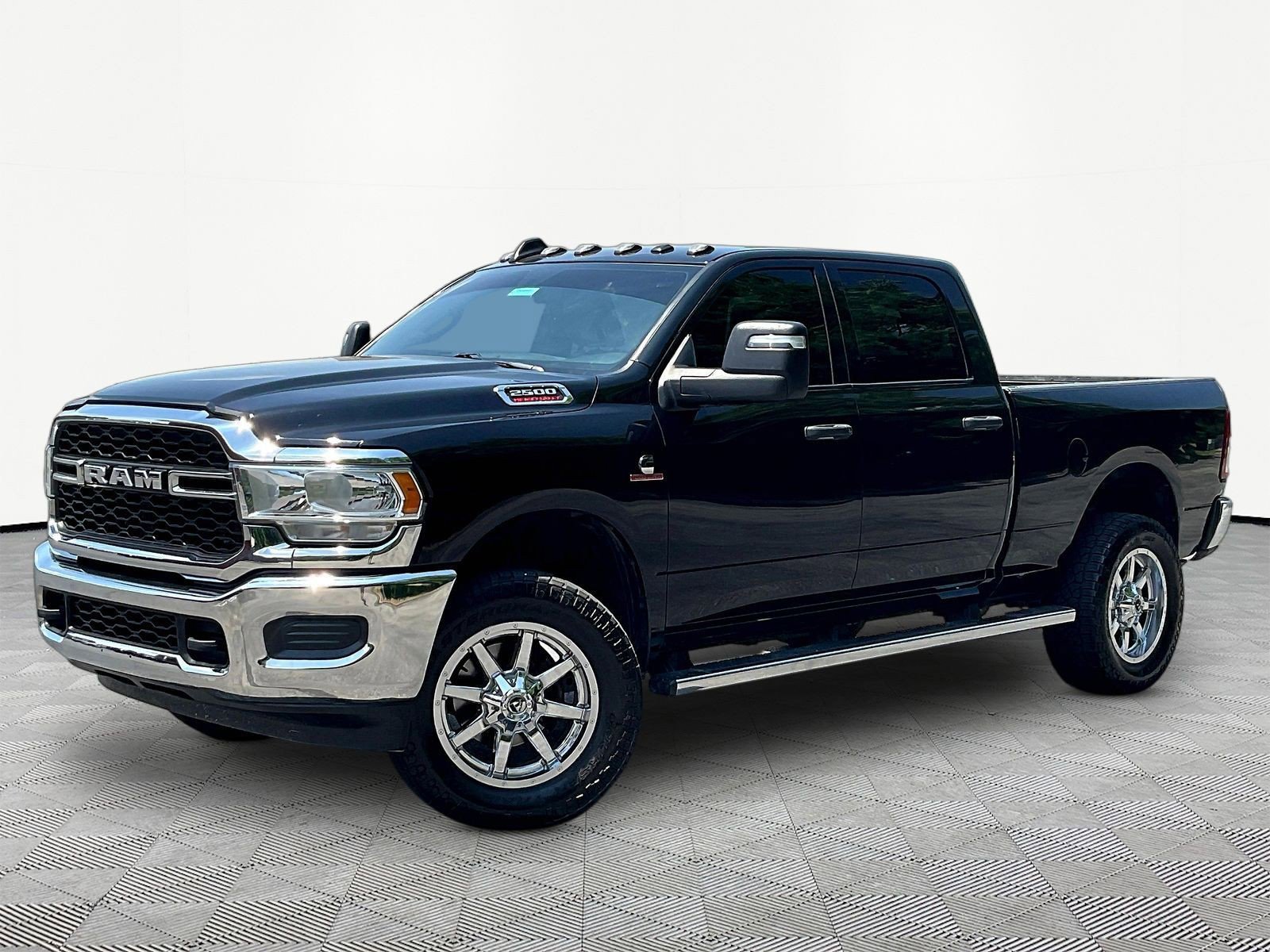 Used 2023 RAM 2500 Tradesman w/ Chrome Appearance Group AWD/4WD image 1