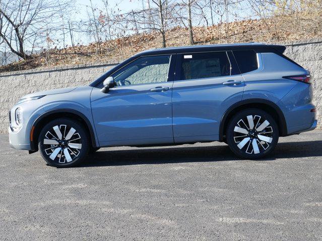 Used 2025 Mitsubishi Outlander SEL FWD image 3