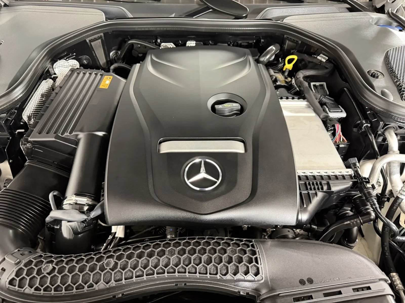 Used 2018 Mercedes-Benz E 300 4MATIC image 6