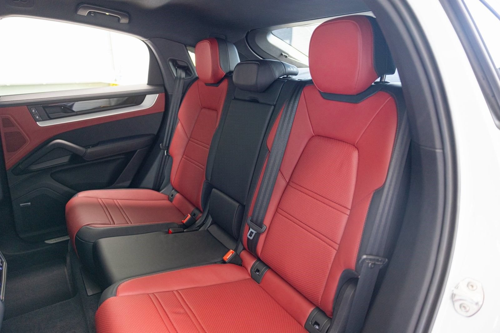 New 2024 Porsche Cayenne Coupe AWD/4WD image 36