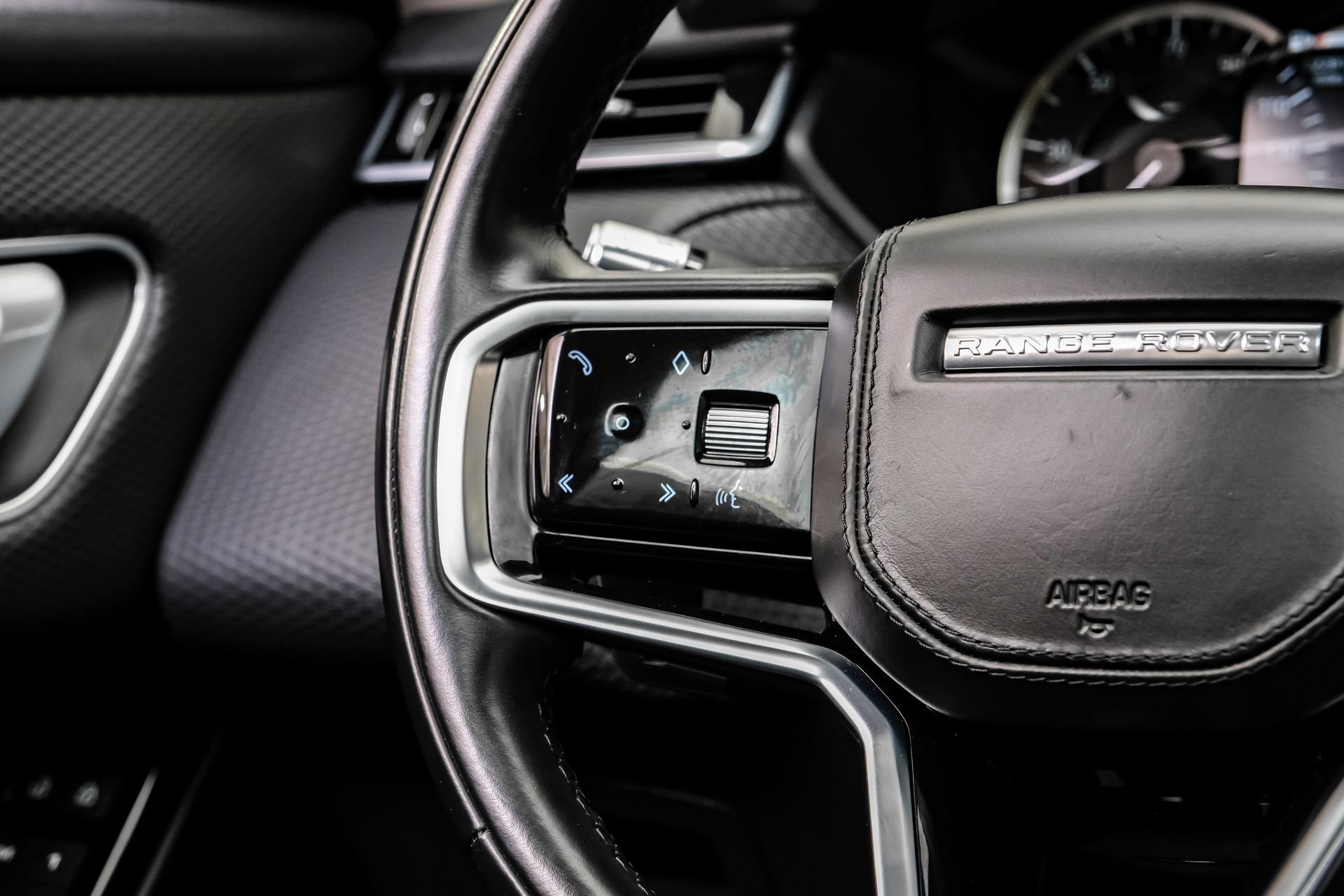 Used 2023 Land Rover Range Rover Velar R-Dynamic S image 21