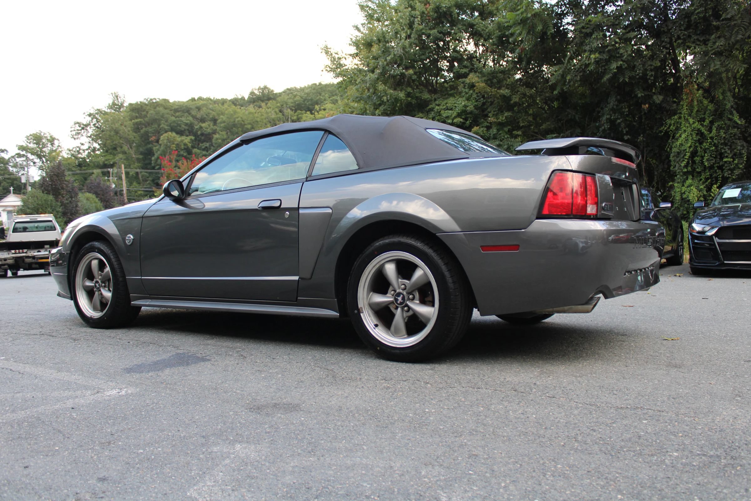 Used 2004 Ford Mustang GT RWD image 9