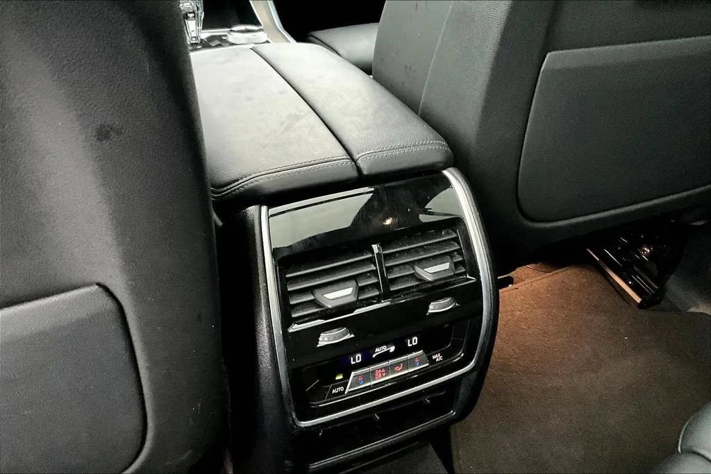 Used 2022 BMW X5 xDrive40i w/ M Sport Package AWD/4WD image 10