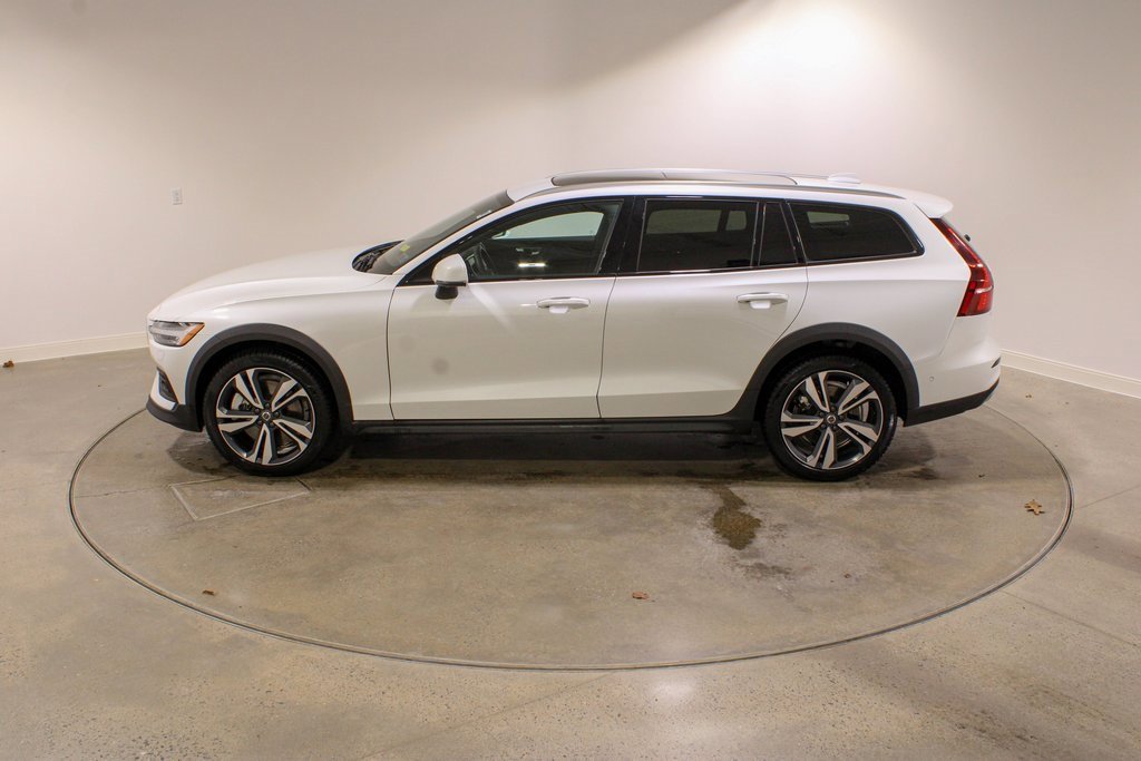 Used 2025 Volvo V60 B5 Cross Country Plus video 2