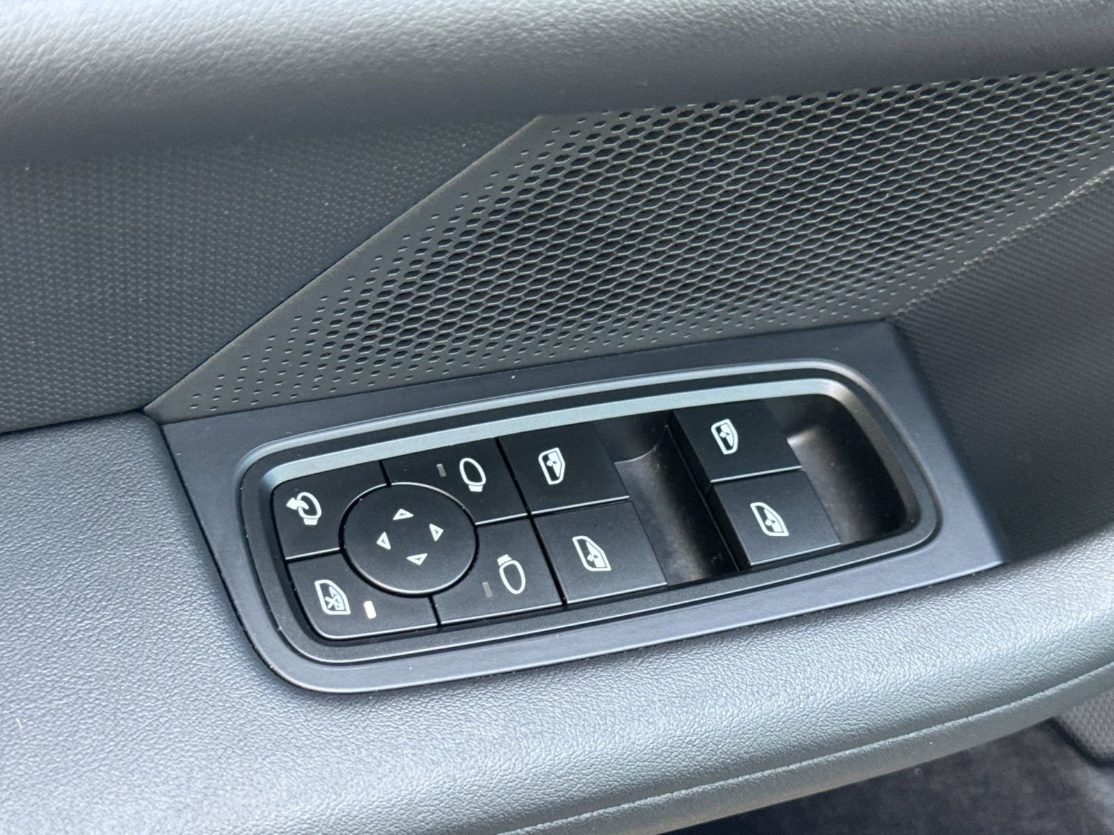 Certified 2024 Porsche Taycan 4S image 13