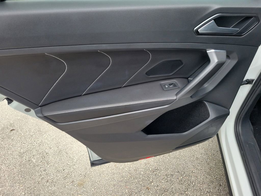 Certified 2022 Volkswagen Tiguan SE FWD image 9
