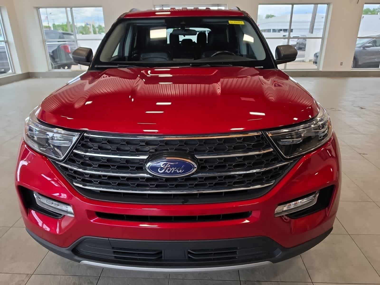 Used 2023 Ford Explorer XLT w/ Equipment Group 202A AWD/4WD image 3
