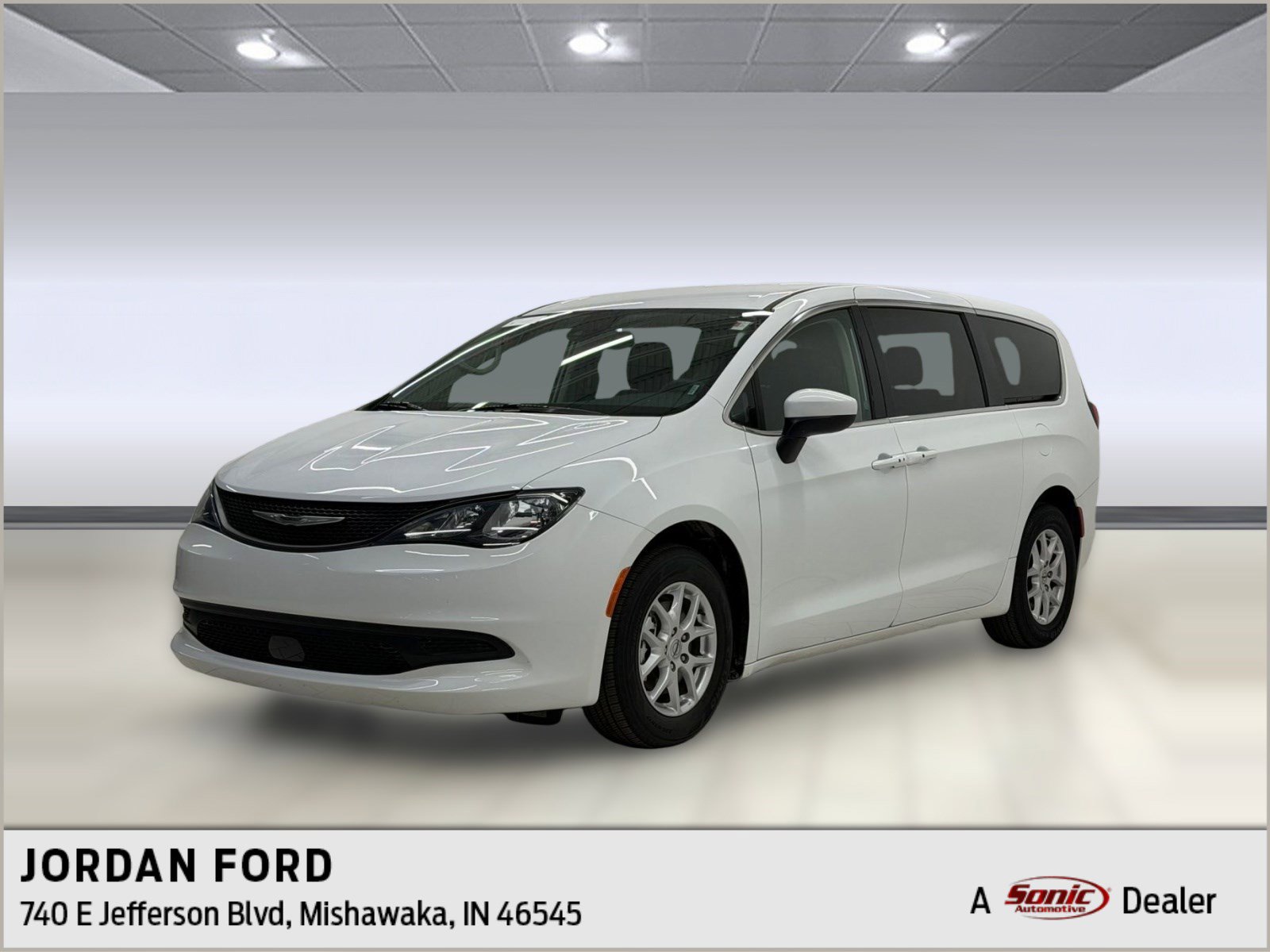 Used 2023 Chrysler Voyager LX image 1