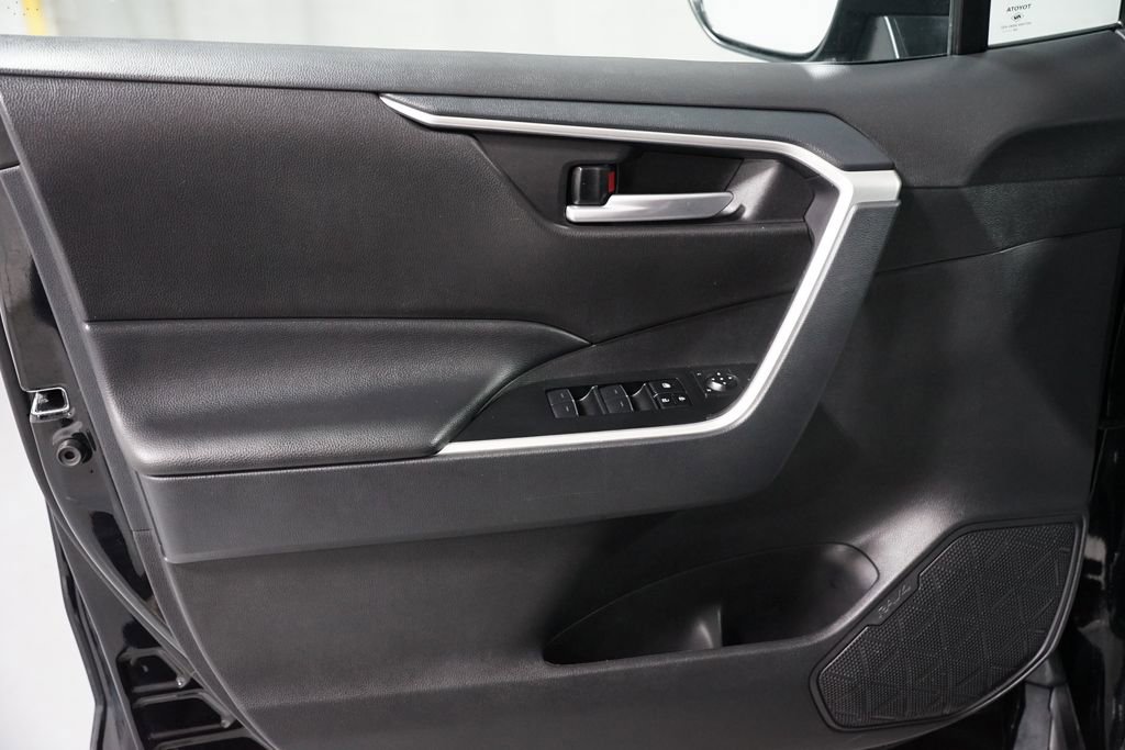 Certified 2025 Toyota RAV4 XLE AWD/4WD image 30