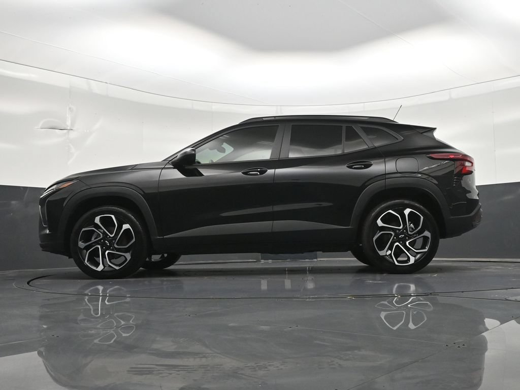 Used 2025 Chevrolet Trax RS FWD image 24