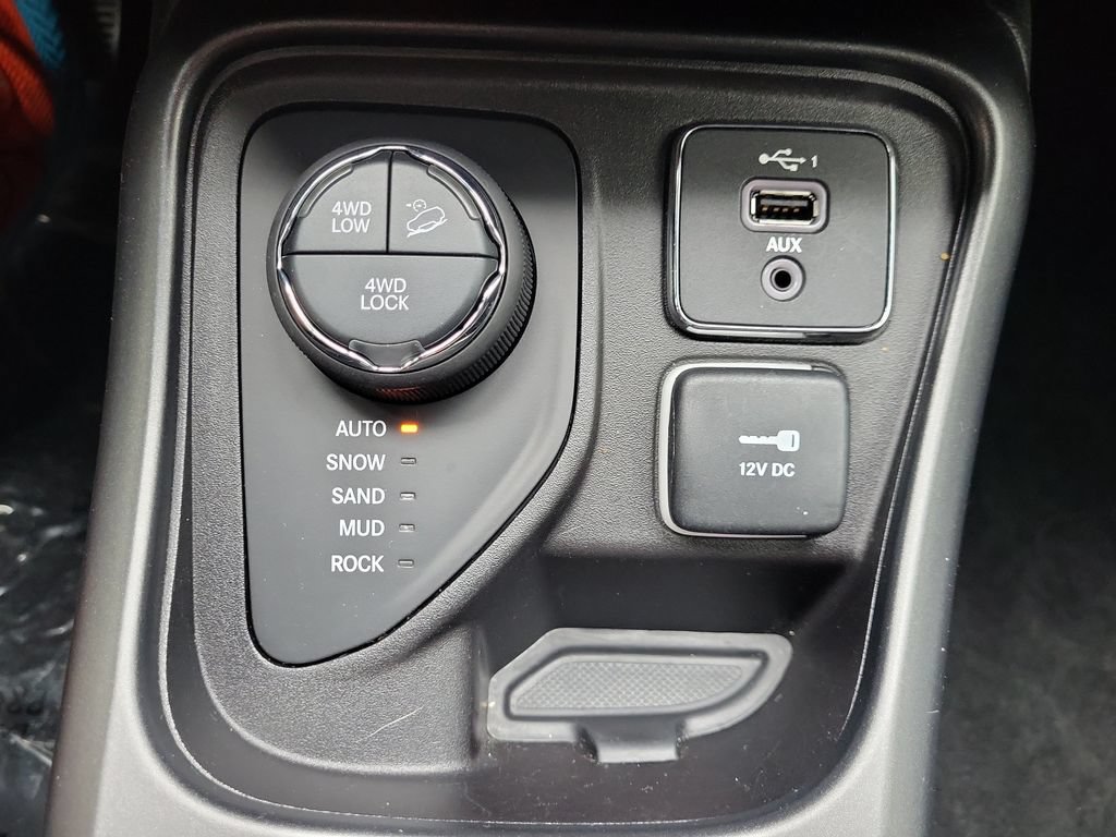 Used 2019 Jeep Compass Trailhawk w/ Cold Weather Group AWD/4WD image 32