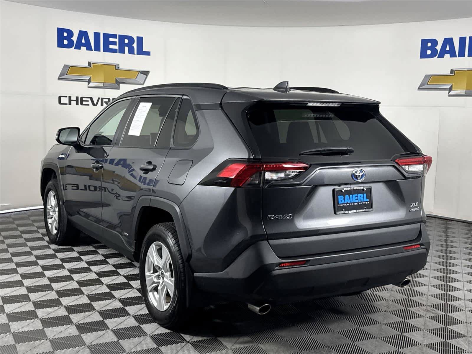 Used 2021 Toyota RAV4 XLE w/ Convenience Package AWD/4WD image 3