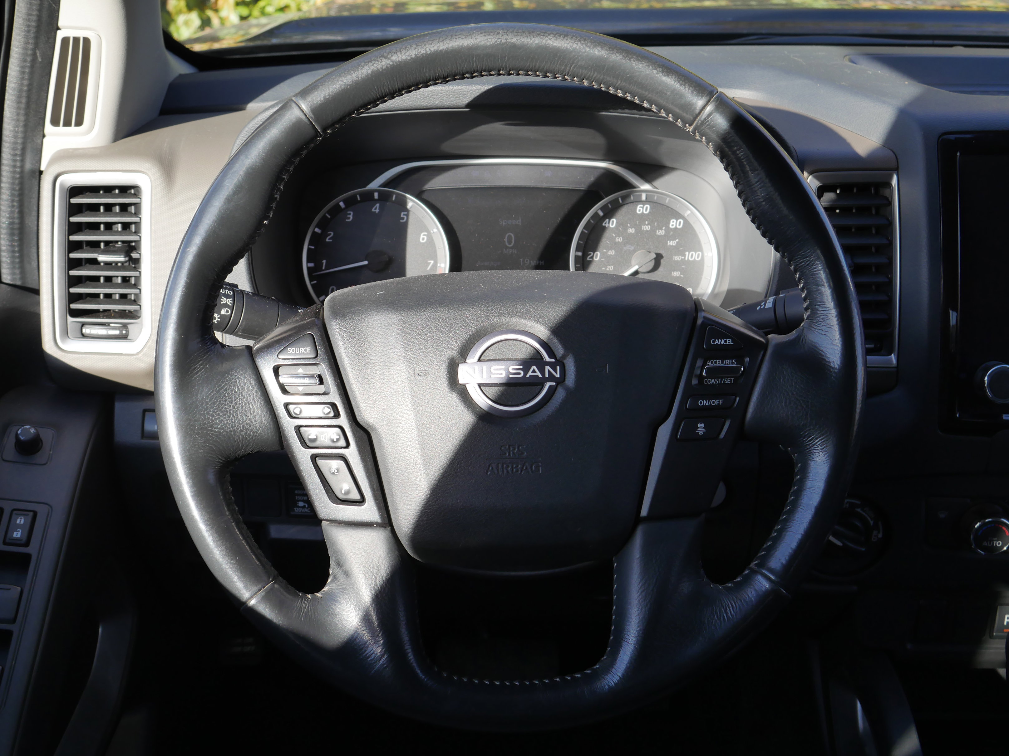 Certified 2022 Nissan Frontier SV w/ Technology Package image 6