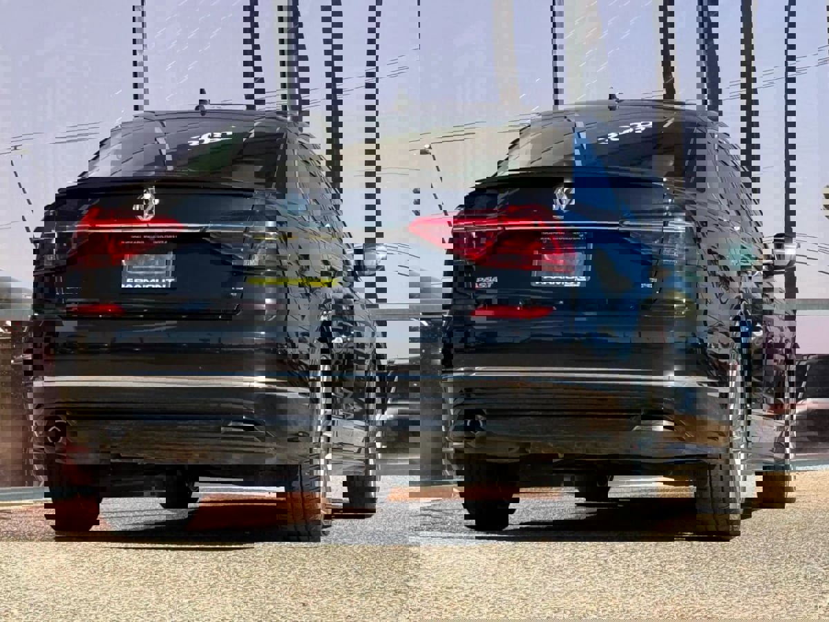 Used 2017 Volkswagen Passat 1.8T R-Line image 11