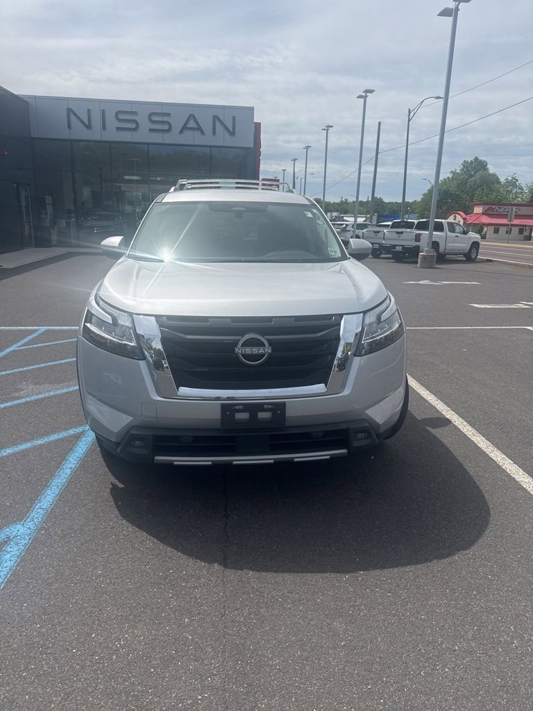 Used 2023 Nissan Pathfinder SL AWD/4WD video 1