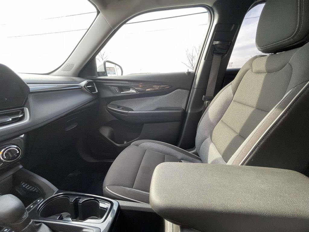 Used 2025 Chevrolet TrailBlazer LT image 29