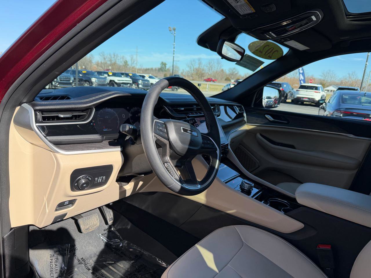 Used 2023 Jeep Grand Cherokee Limited w/ Trailer Tow Prep Group (B) image 12