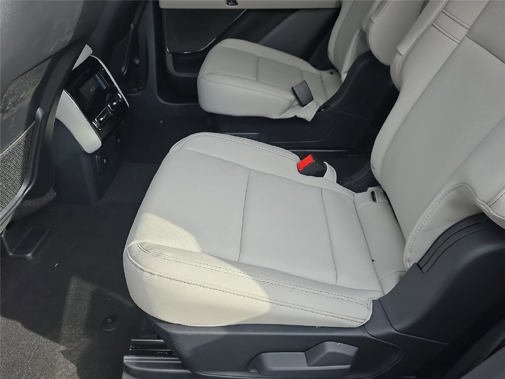 New 2026 Lincoln Aviator AWD image 13