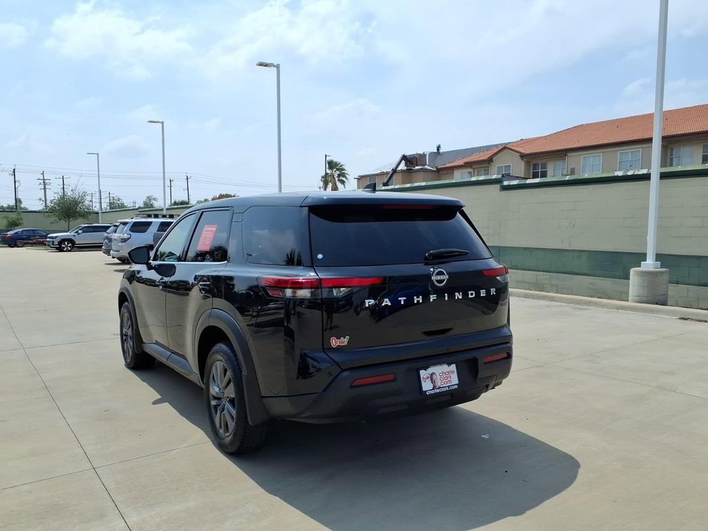 Used 2024 Nissan Pathfinder S FWD image 3