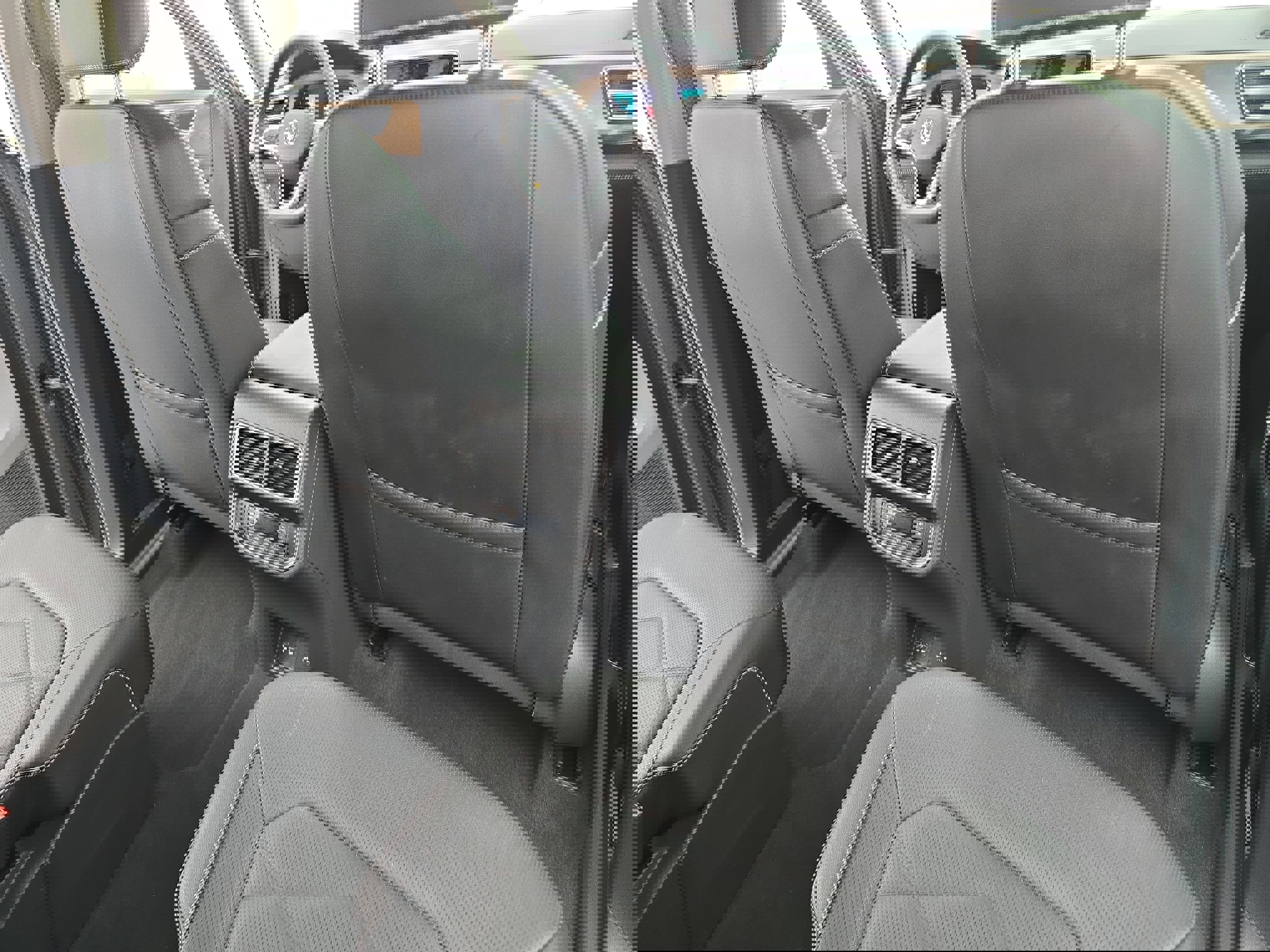 Used 2025 Volkswagen Atlas SE w/ Panoramic Sunroof Package image 11