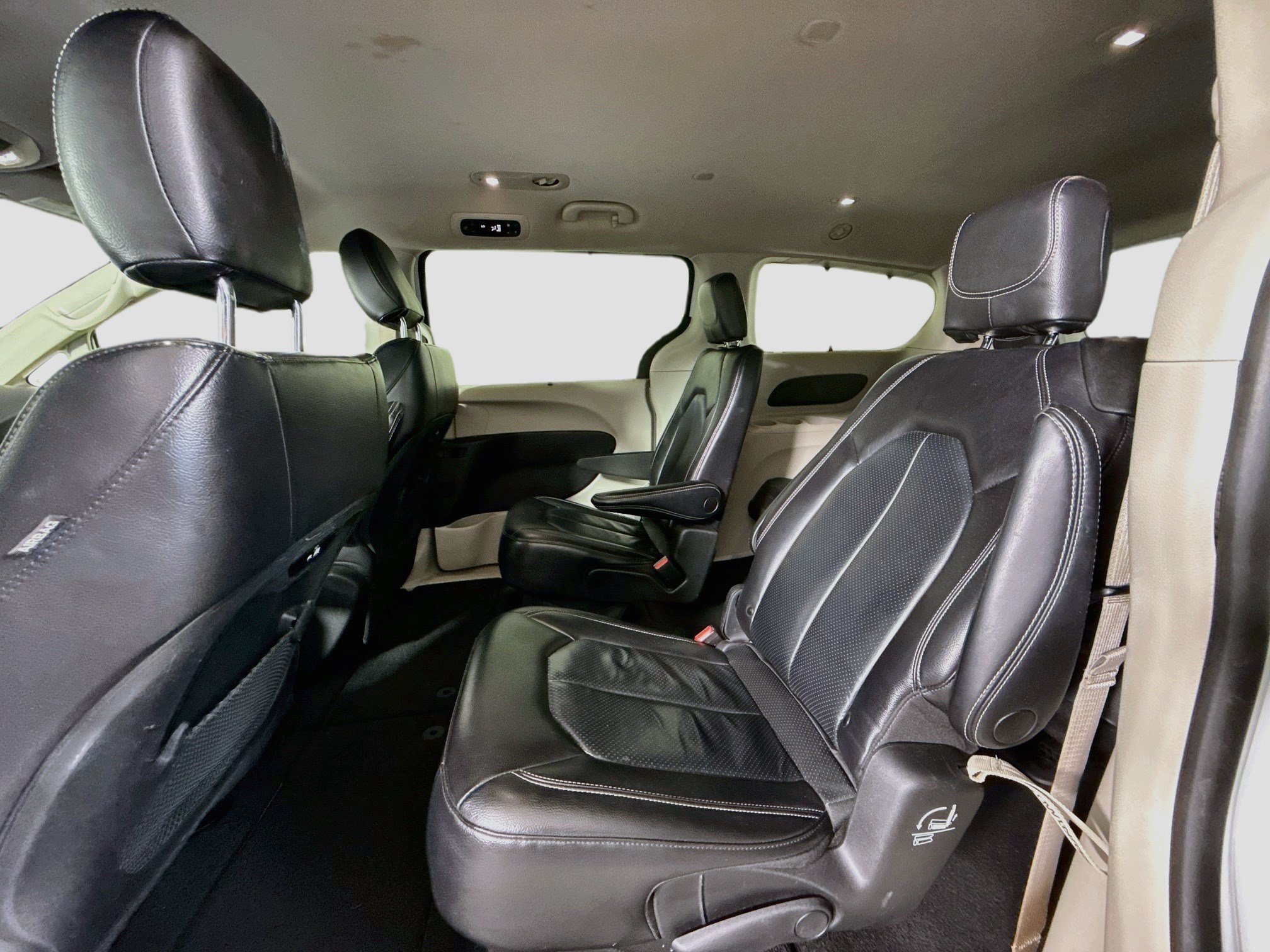 Used 2022 Chrysler Pacifica Touring-L FWD image 25