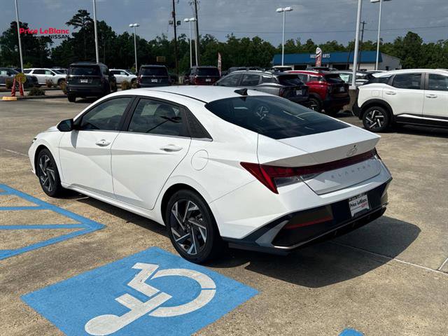 Used 2025 Hyundai Elantra SEL FWD image 6