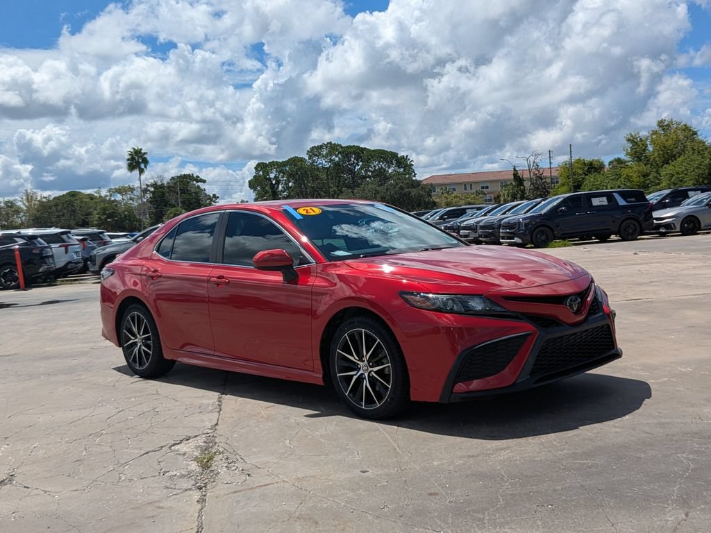 Used 2021 Toyota Camry SE FWD image 2