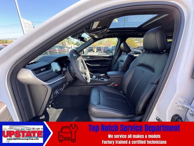 New 2025 Jeep Grand Cherokee Limited w/ Black Appearance Package image 12