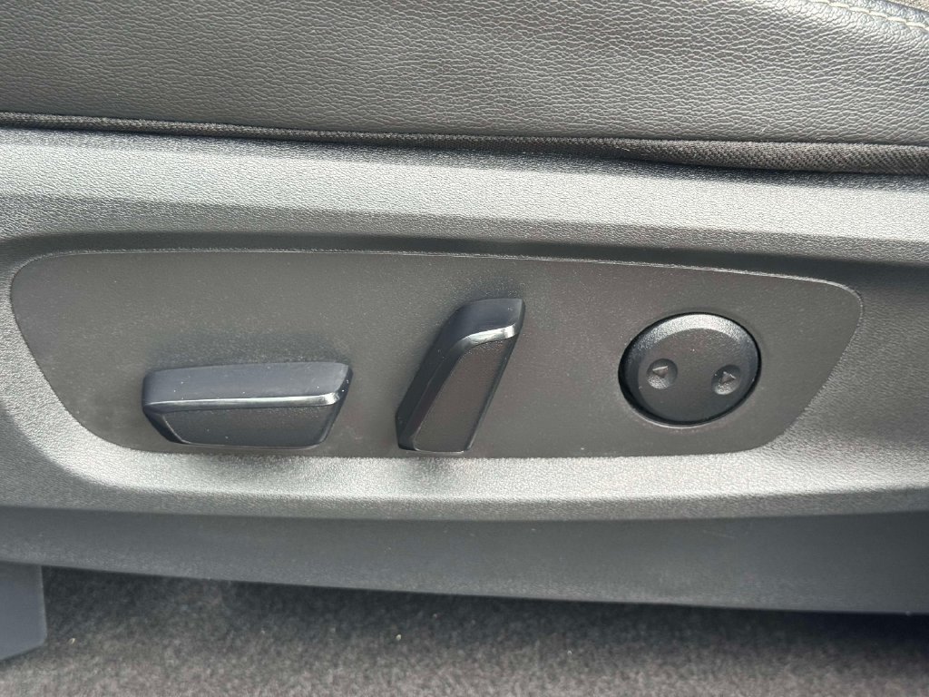 Used 2024 Nissan Pathfinder SL AWD/4WD image 16