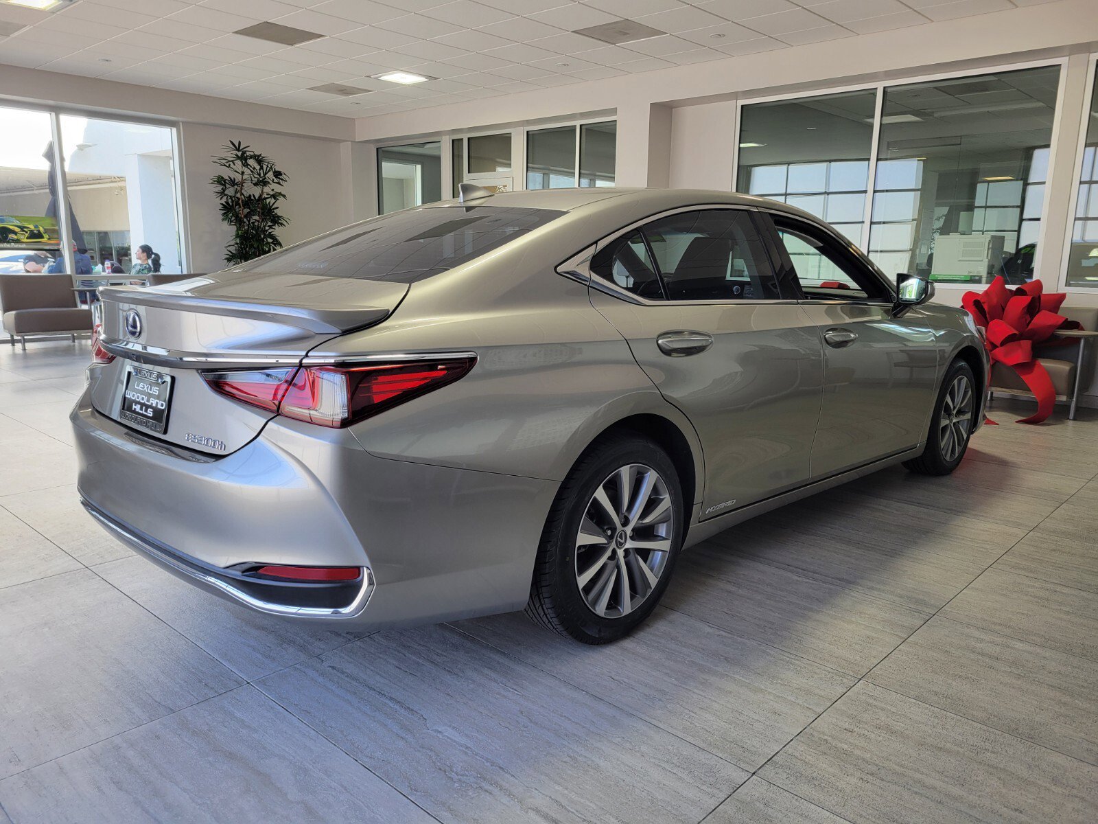 Used 2020 Lexus ES 300h w/ Accessory Package 2 image 7